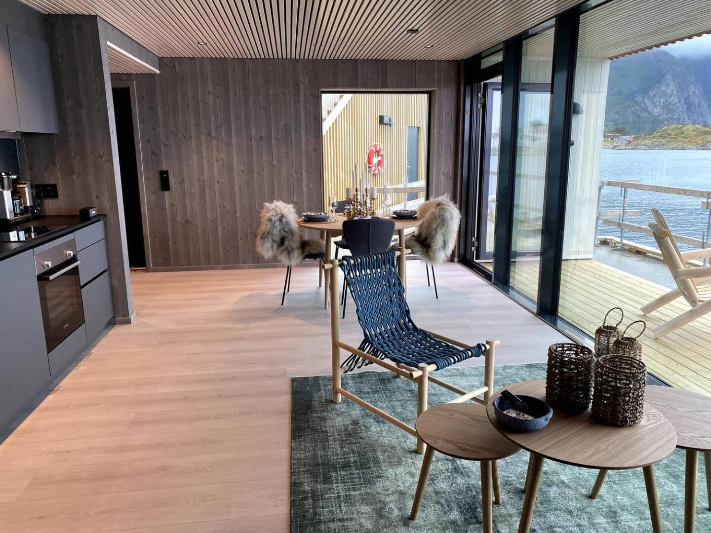 Waterfront Apartment With Panoramic Sea View Henningsvær Exteriör bild