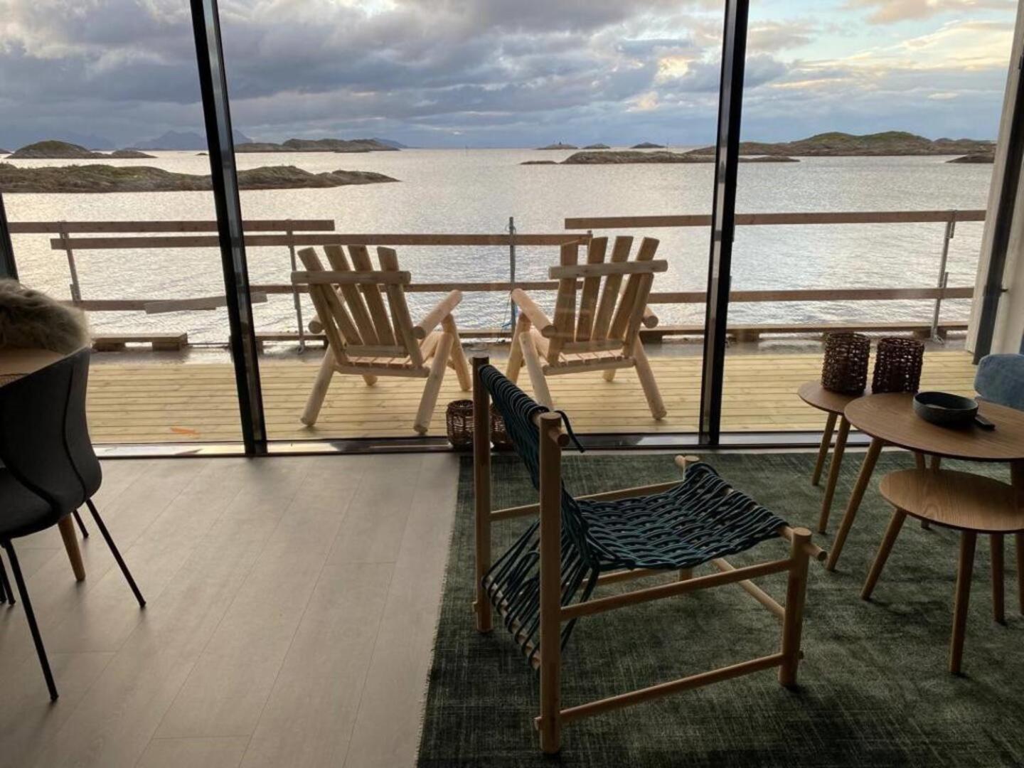Waterfront Apartment With Panoramic Sea View Henningsvær Exteriör bild