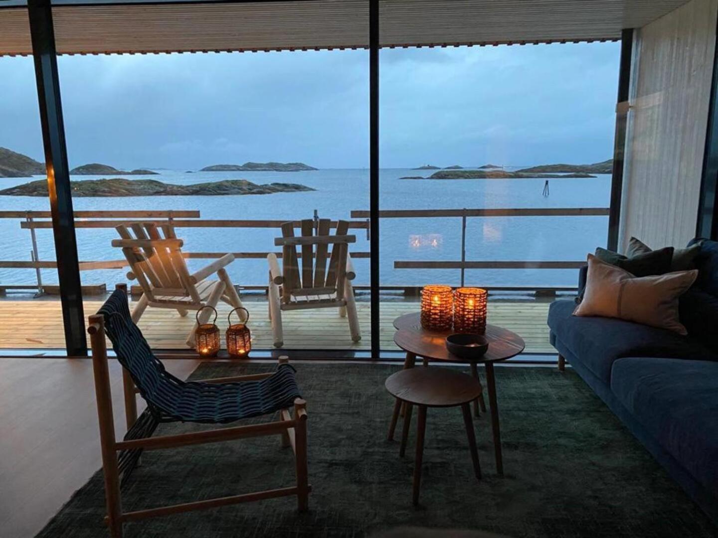 Waterfront Apartment With Panoramic Sea View Henningsvær Exteriör bild