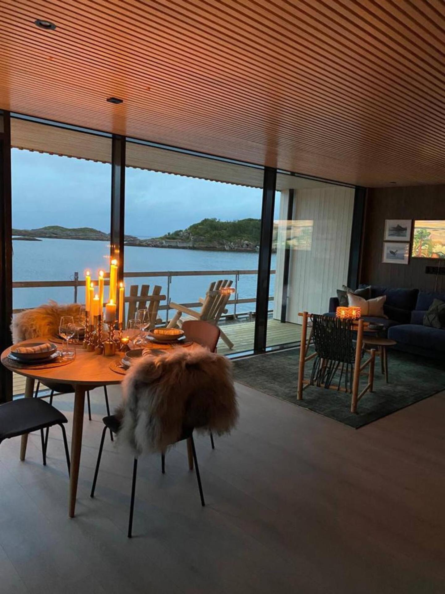 Waterfront Apartment With Panoramic Sea View Henningsvær Exteriör bild
