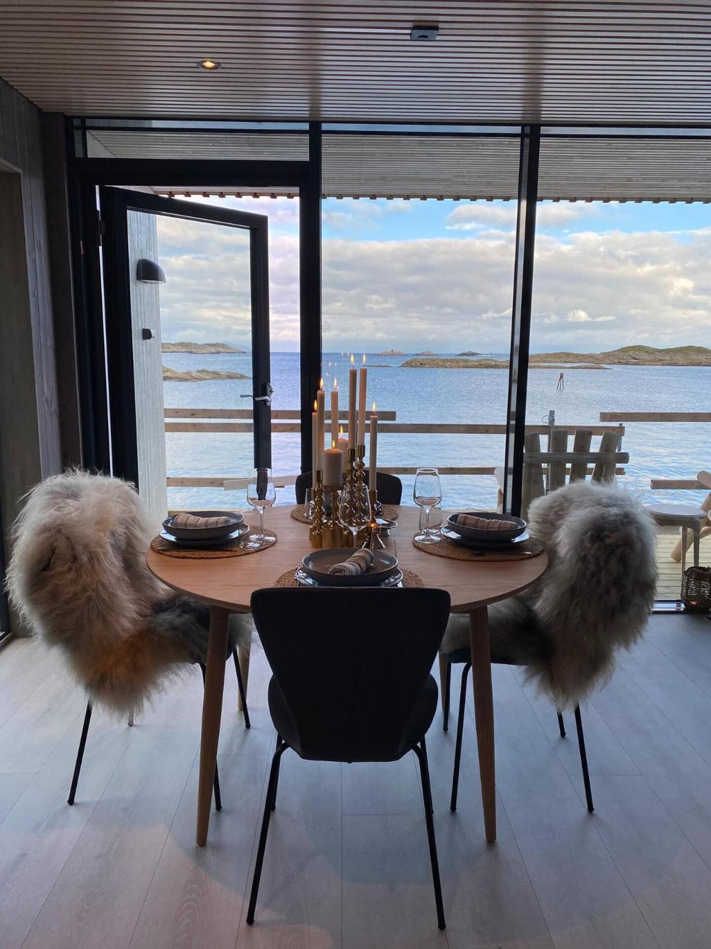 Waterfront Apartment With Panoramic Sea View Henningsvær Exteriör bild